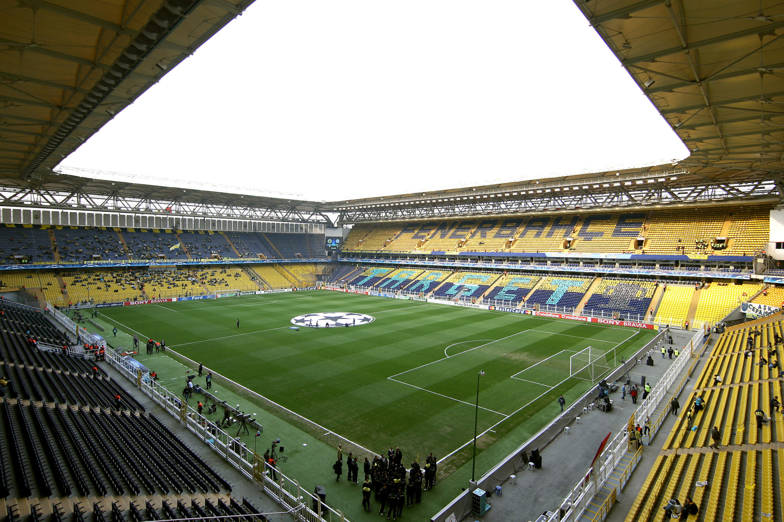 Cómo Jhon Durán puede cambiar al Fenerbahçe