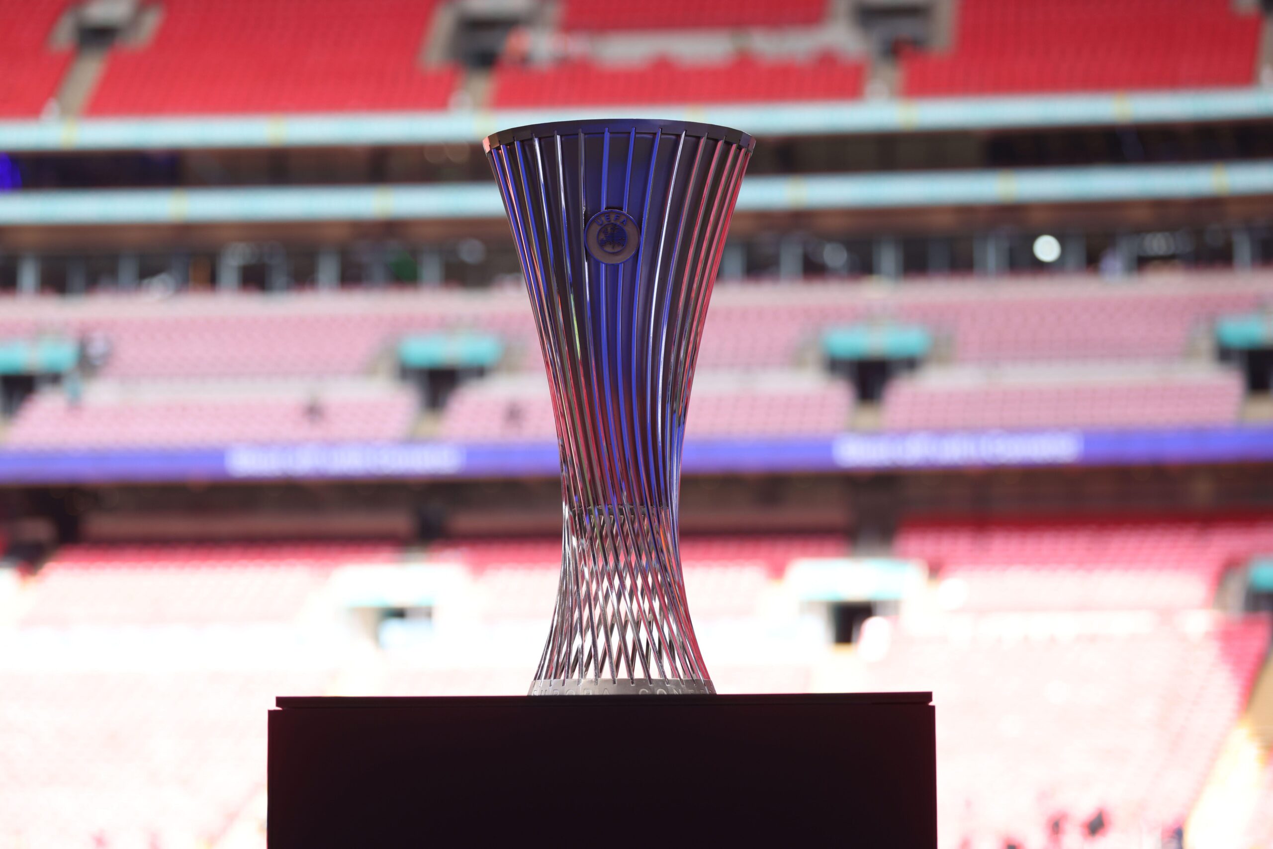 Colombianos a seguir en la UEFA Conference League 2025-26