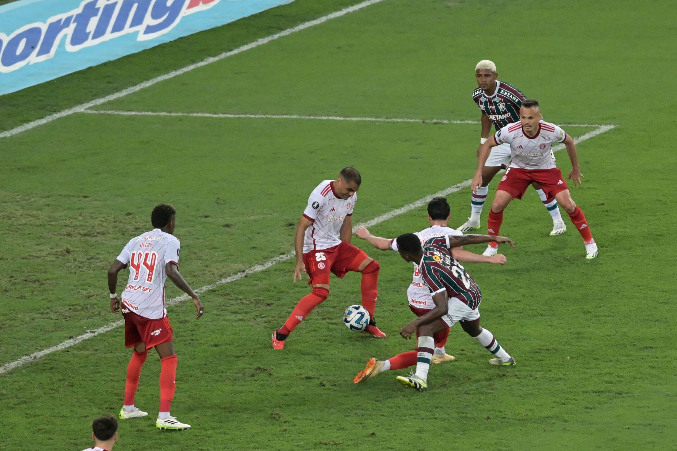 Internacional x Fluminense quem leva a melhor em confrontos mata-mata