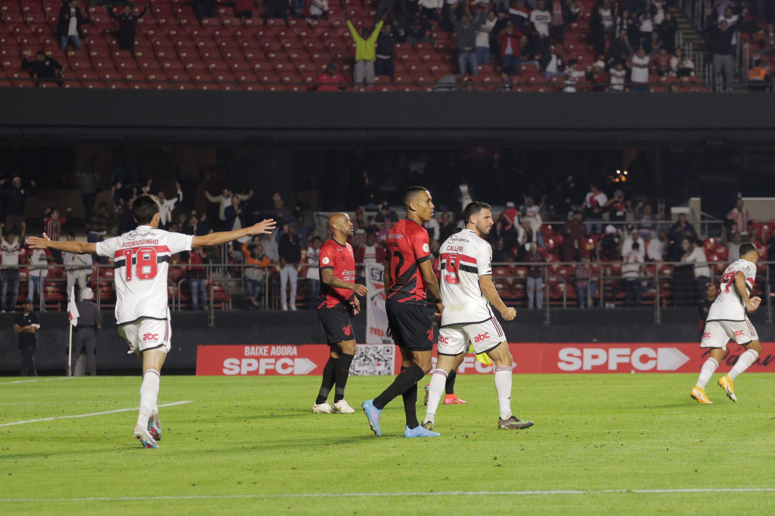 São Paulo x Athletico-PR quem leva a melhor em confrontos mata-mata