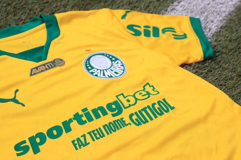 Homenagem da Sportingbet pra Amanda Gutierres no uniforme do Palmeiras para o jogo contra o Fortaleza no último sábado (20 de setembro)