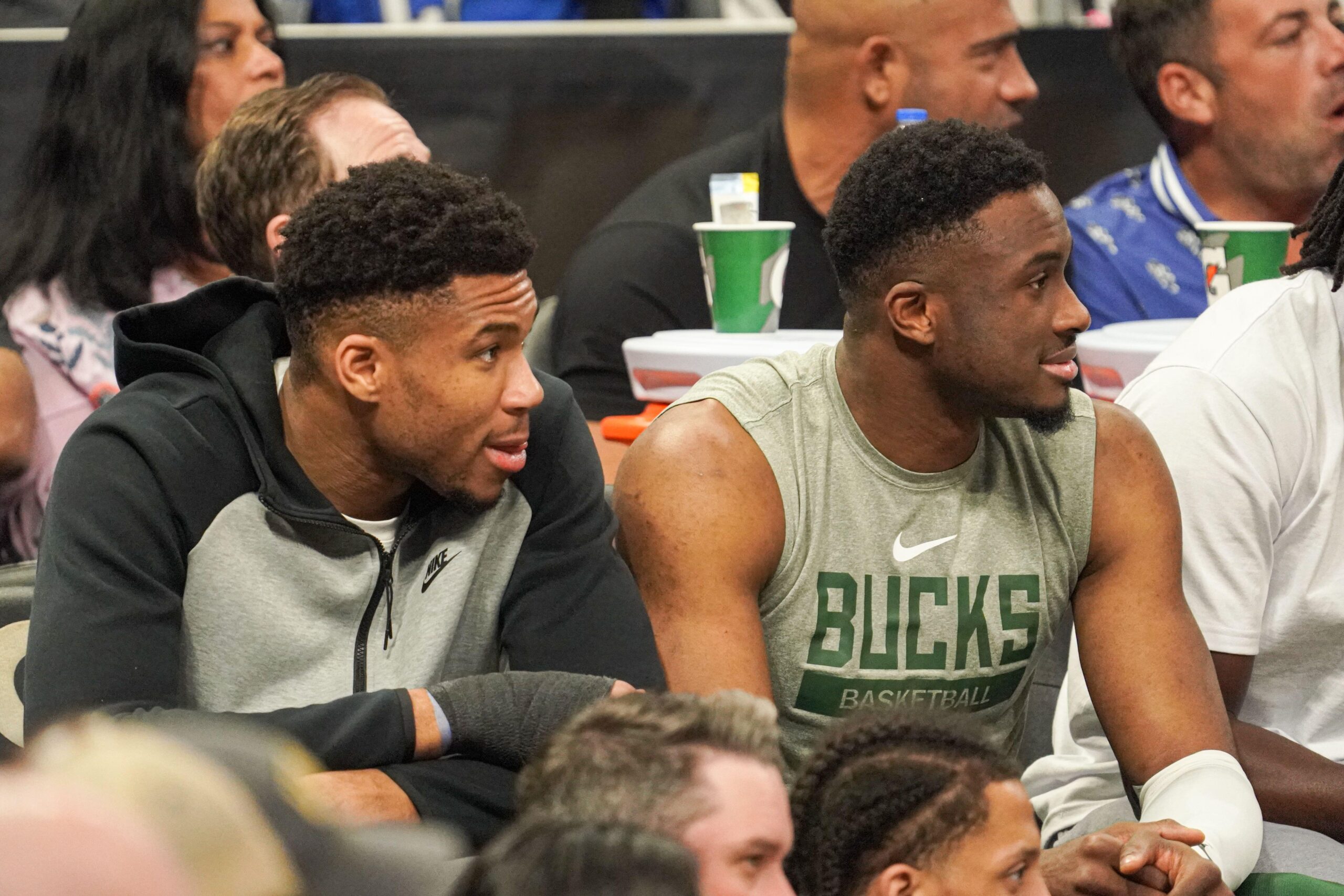 Bucks agora conta com três Antetokounmpo