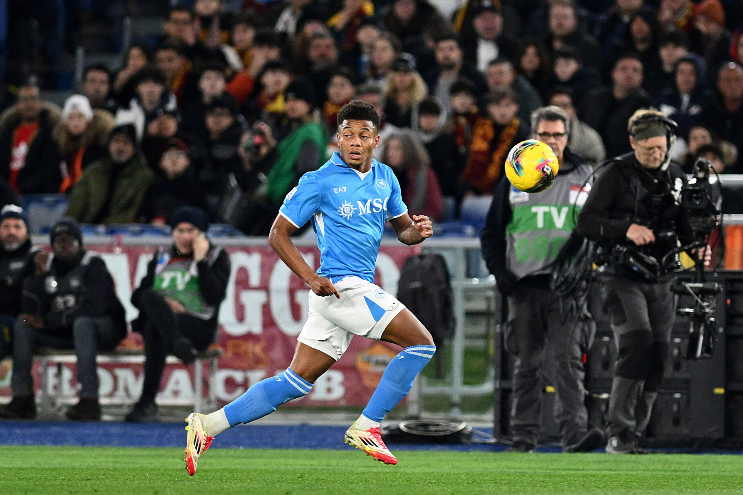 David Neres em fase artilheira é a aposta do Napoli contra o Qarabag